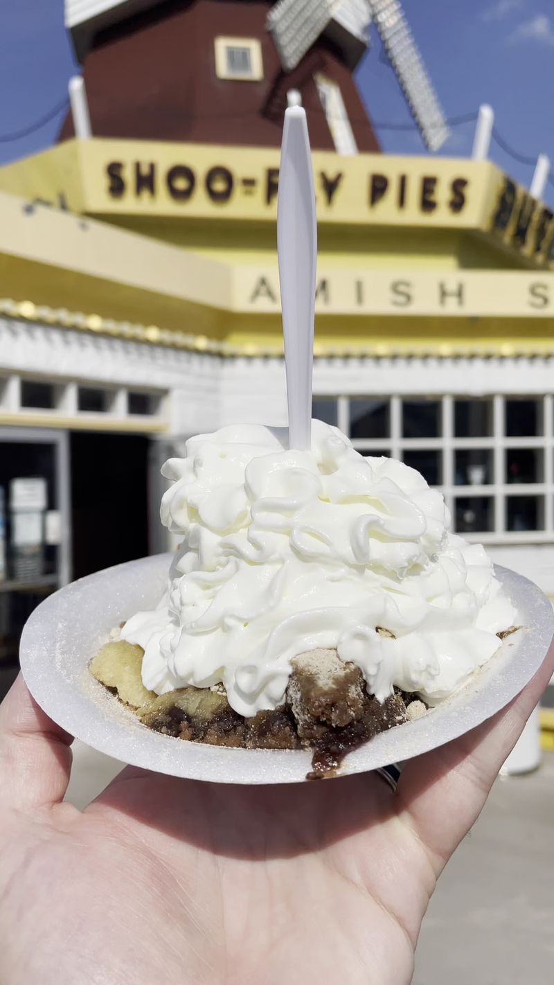 You'll Smell The Shoo-Fly Pie Before You Park At This Pennsylvania Roadside Bakery - Decor Hint From Luncheonette to Lancaster Landmark