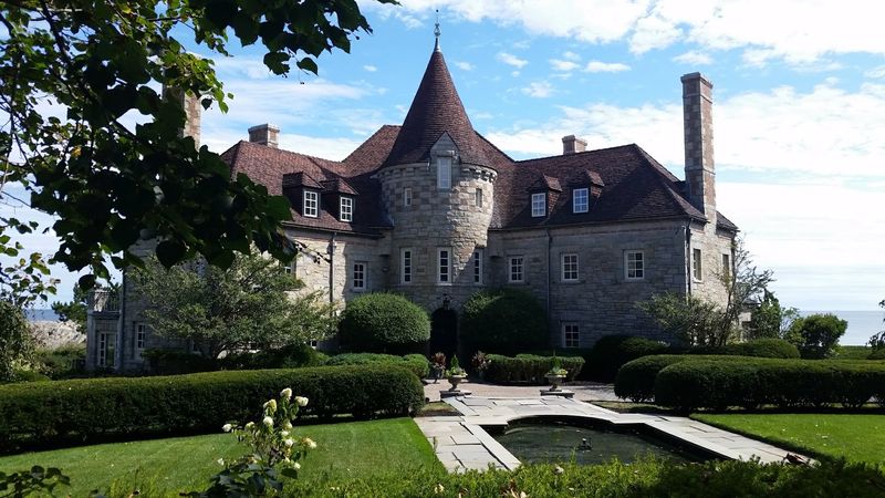 This Peaceful Massachusetts Coastal Town Is Winning Over People Who Avoid Busy Destinations - Decor Hint Georgian Grandeur On Washington Street