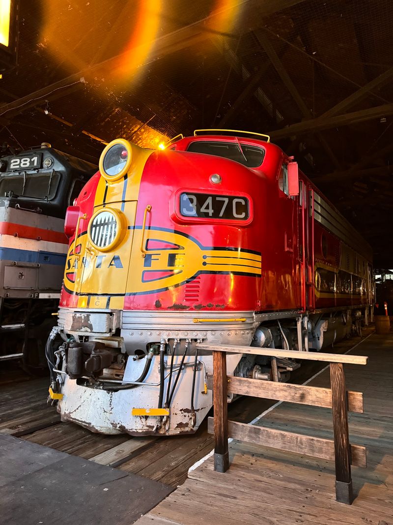 Tickets Are Already Selling For California’s Magical Christmas Train To The North Pole - Decor Hint Hot Chocolate And A Sweet Treat