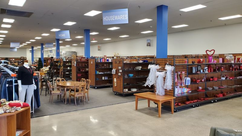 7 Nebraska Thrift Stores Big Enough To Fill Whole Former Grocery Buildings - Decor Hint St. Vincent de Paul Thrift Store In Omaha