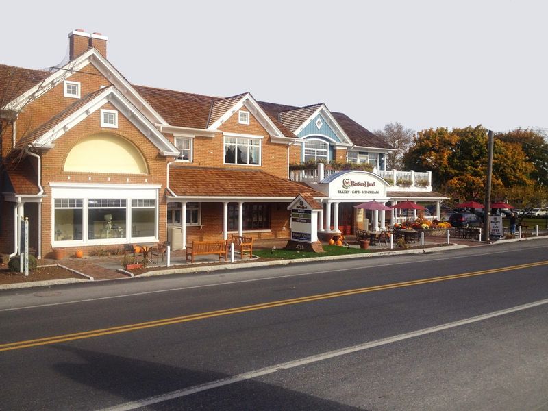 8 Amish Bakeries In Pennsylvania That Sell Out Of Whoopie Pies By Noon - Decor Hint Bird-in-Hand Bakery & Cafe, Bird in Hand, PA
