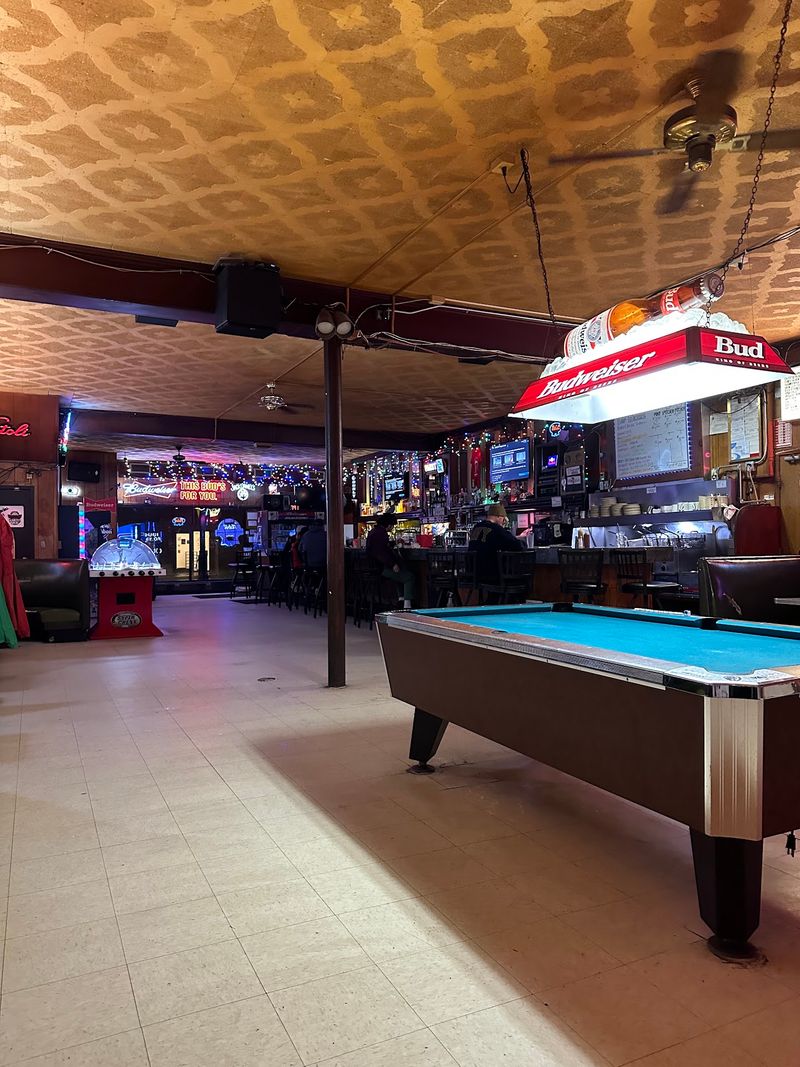 The Wisconsin Tavern That Turns A Simple Burger Into A Road Trip Worth Taking - Decor Hint Take In The History