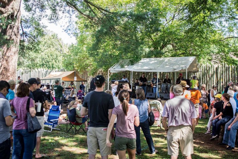 This Free North Carolina Apple Festival Takes Over A Historic Park This Weekend - Decor Hint Live Music Keeps The Park Buzzing From Morning Through Afternoon
