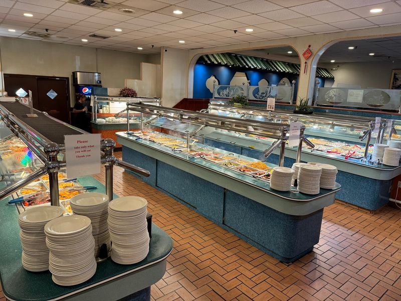 The All-You-Can-Eat Connecticut Spot That Has Fed Generations Of Locals - Decor Hint Decades Of Regulars Keep The Tradition Going