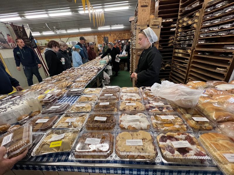 A Secret Amish Farm Market In New York Serving Up Warm Fall Pastries You Can'T Find Anywhere Else - Decor Hint Fall Flavors That Show Up For One Short Season