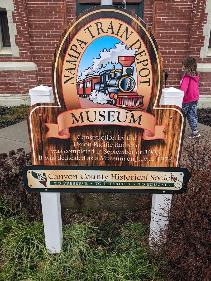 Planning Your Visit to Front Street