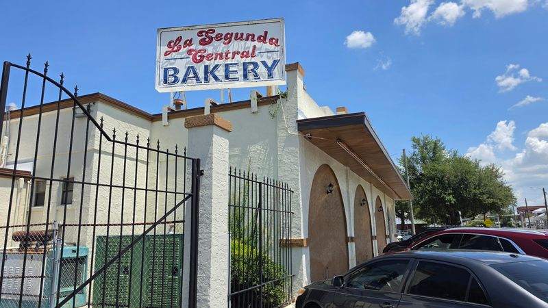 Juan Moré and the Bakery Called Second