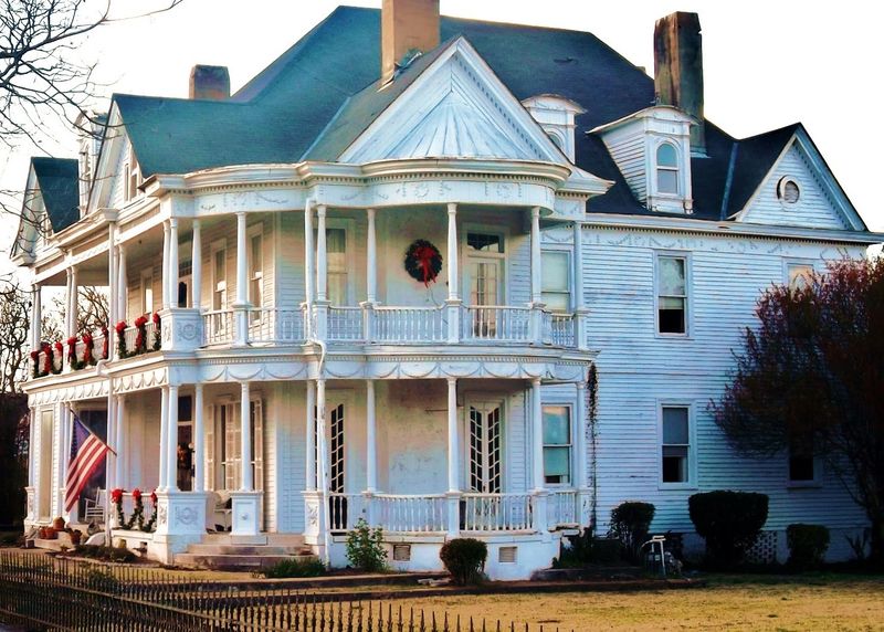 10 Charming Towns In Alabama Where Retirement Can Cost Less Than You Might Expect - Decor Hint Demopolis, Marengo County