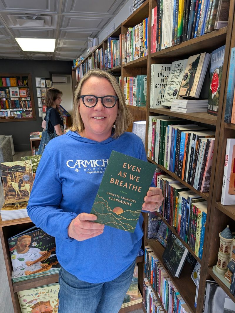 This Woman-Owned Kentucky Bookstore Doubles As The Town'S Living Room - Decor Hint Themed Shelves That Make Sense