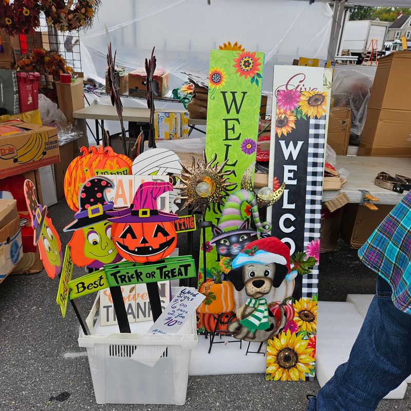Browsing The Handmade Displays