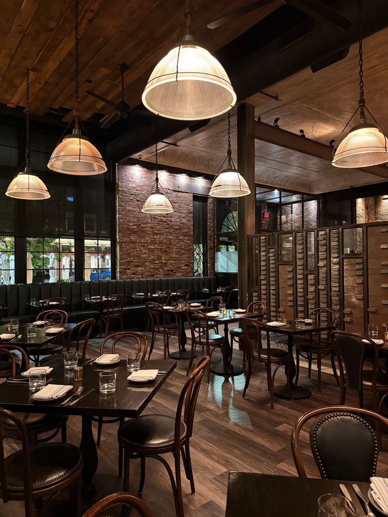 Ledger Restaurant & Bar, Salem