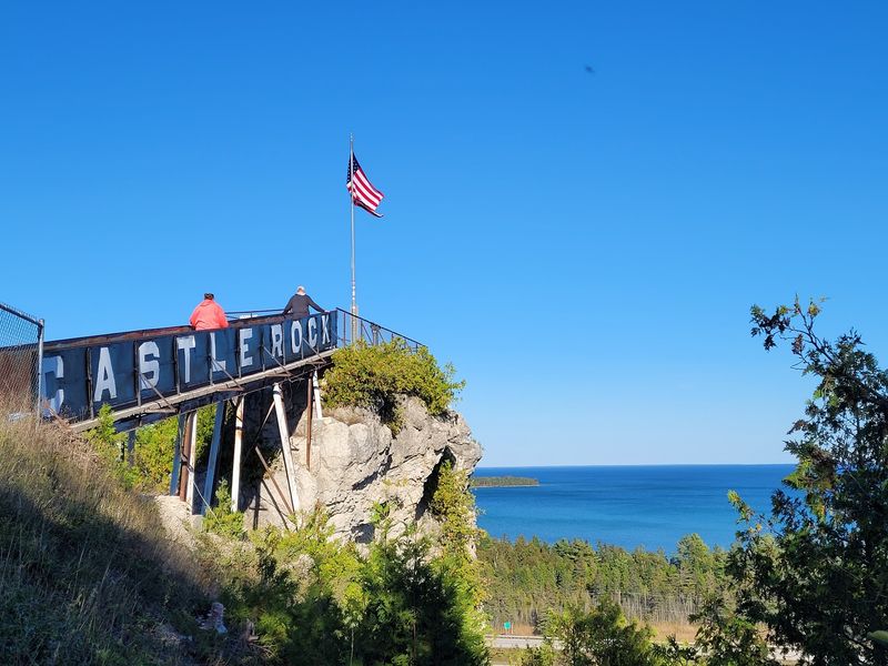 This Historic Overlook In Michigan Will Take Your Breath Away With Its Insane Lake Views - Decor Hint The Best Dollar You Will Spend All Vacation
