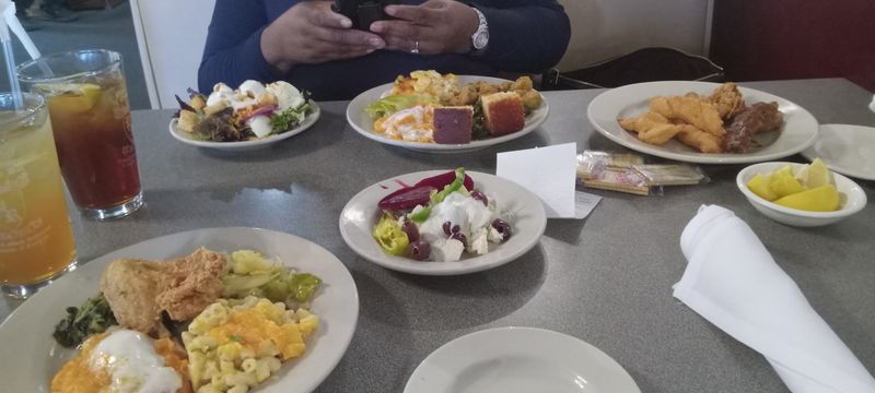 This Casual Restaurant In Georgia Has Seafood So Delicious It'S Worth The Drive - Decor Hint Two Distinct Dining Rooms For Any Mood