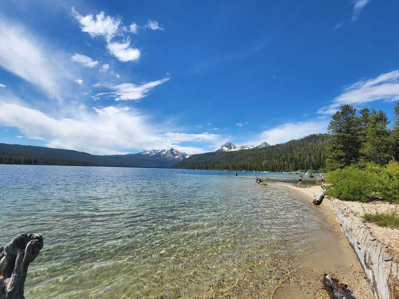 Deep In Idaho's Sawtooths Sits A Lake Where The Peaks Reflect Perfectly At Dawn - Decor Hint Beating The Parking Lot Rush