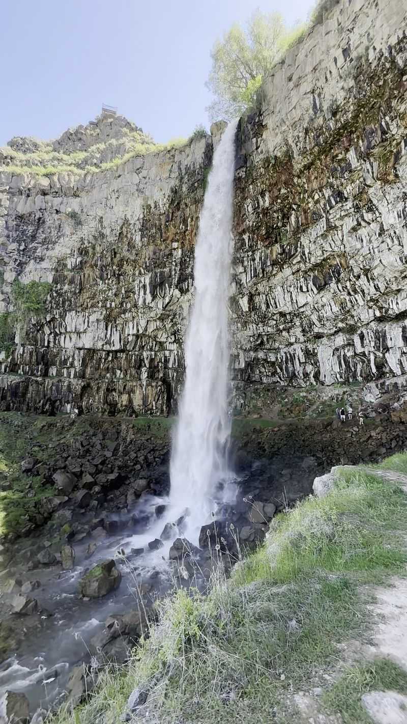 An Aquifer That Keeps Pouring