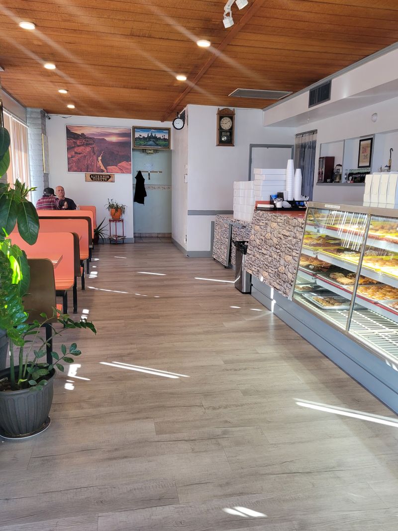 Alvernon Donut Shop
