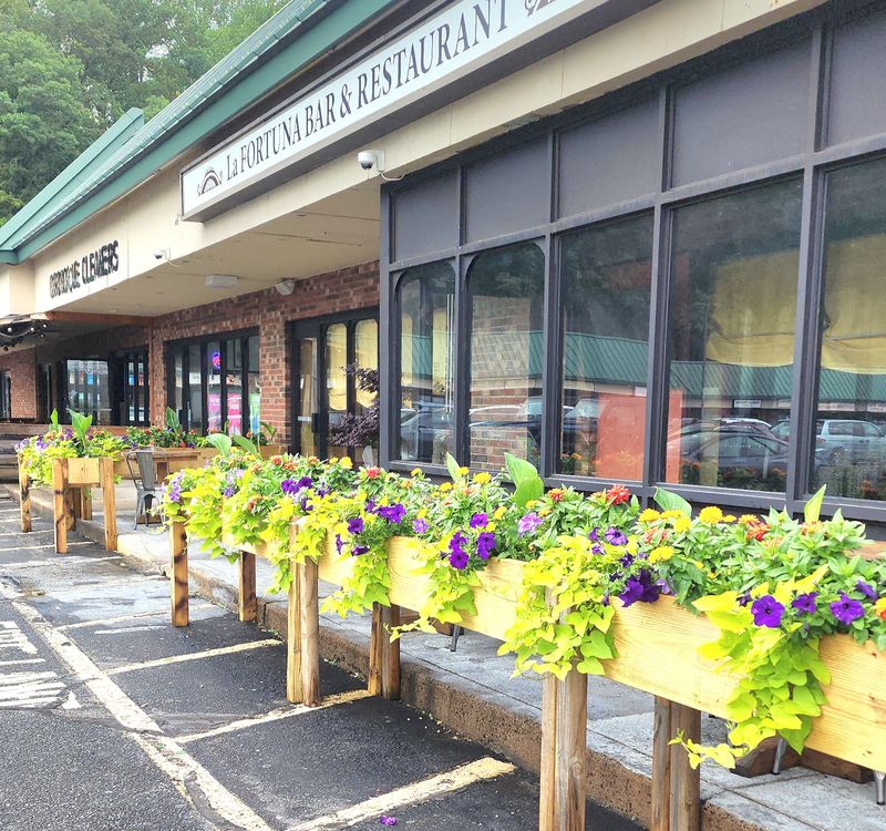 Where Connecticut Locals Go When They Crave A Massive Plate Of Pasta - Decor Hint Stratford's Little Italy Sets The Scene