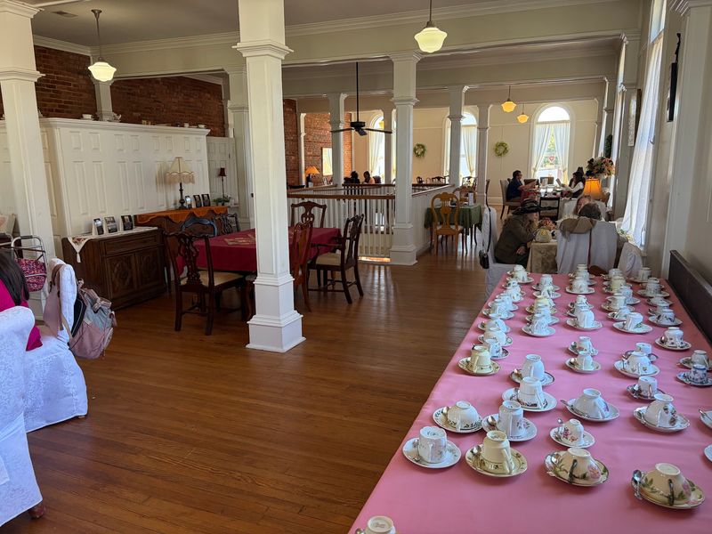 Downstairs Cafe, No Reservation Needed