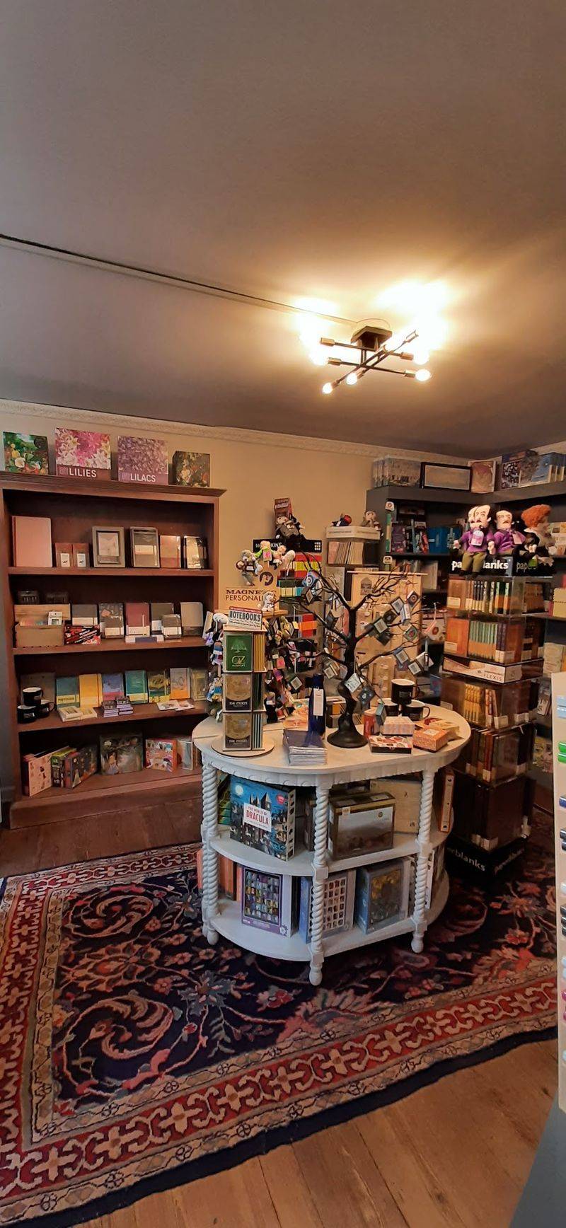 Booksellers Who Actually Read What They Sell