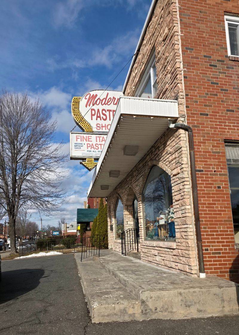 9 Hartford, Connecticut Bakeries Locals Would Rather Keep To Themselves - Decor Hint Modern Pastry Shop Inc, Hartford