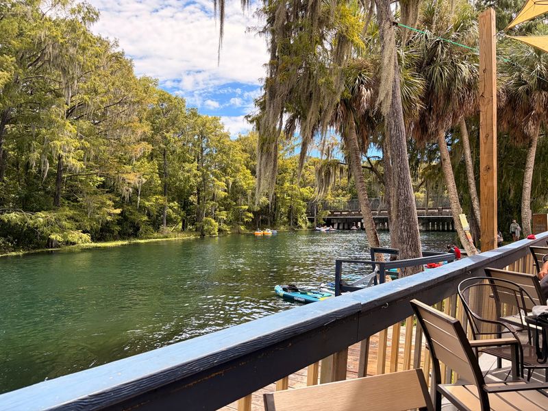 Swampy's Bar & Grille: Food By The Rainbow River