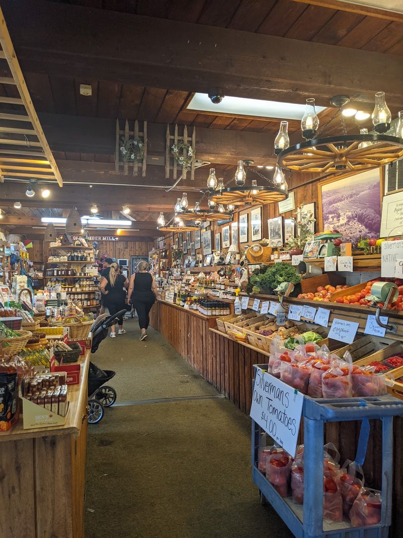 Silverman's Farm, Easton