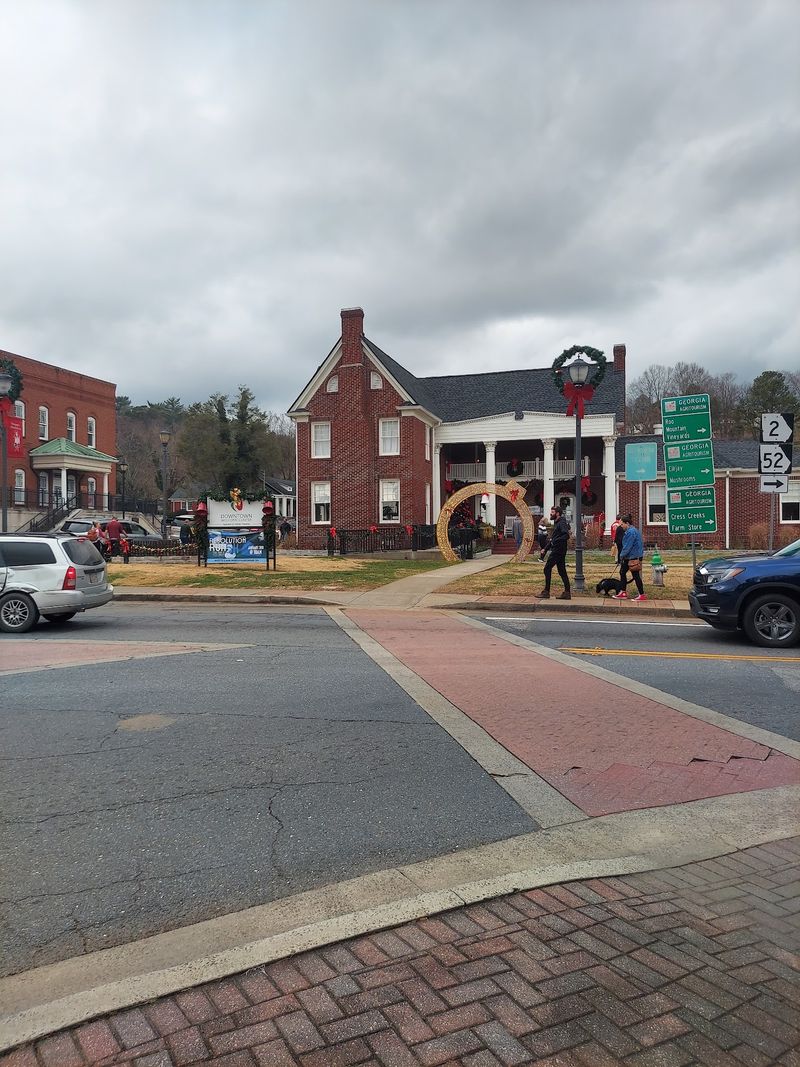 Ellijay - Apple Country With A Riverside Boardwalk
