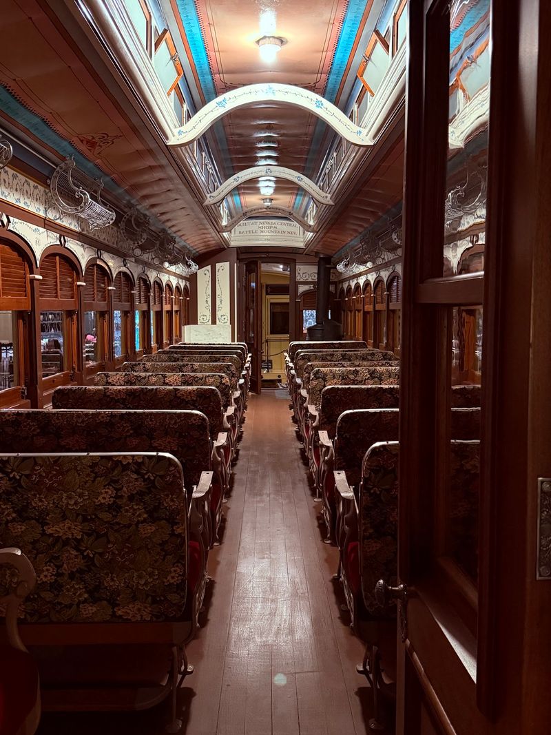 Tickets Are Already Selling For California’s Magical Christmas Train To The North Pole - Decor Hint Trains Roll From November 13 To December 21