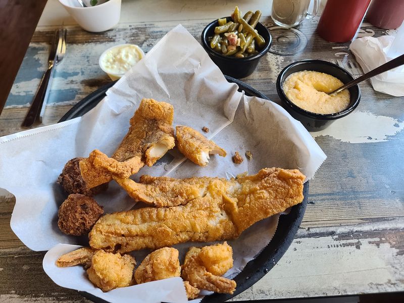 Once You Taste Its Seafood Buffet, This Florida Riverside Restaurant Ruins Every Other Buffet - Decor Hint Catfish Fingers Carry the Name
