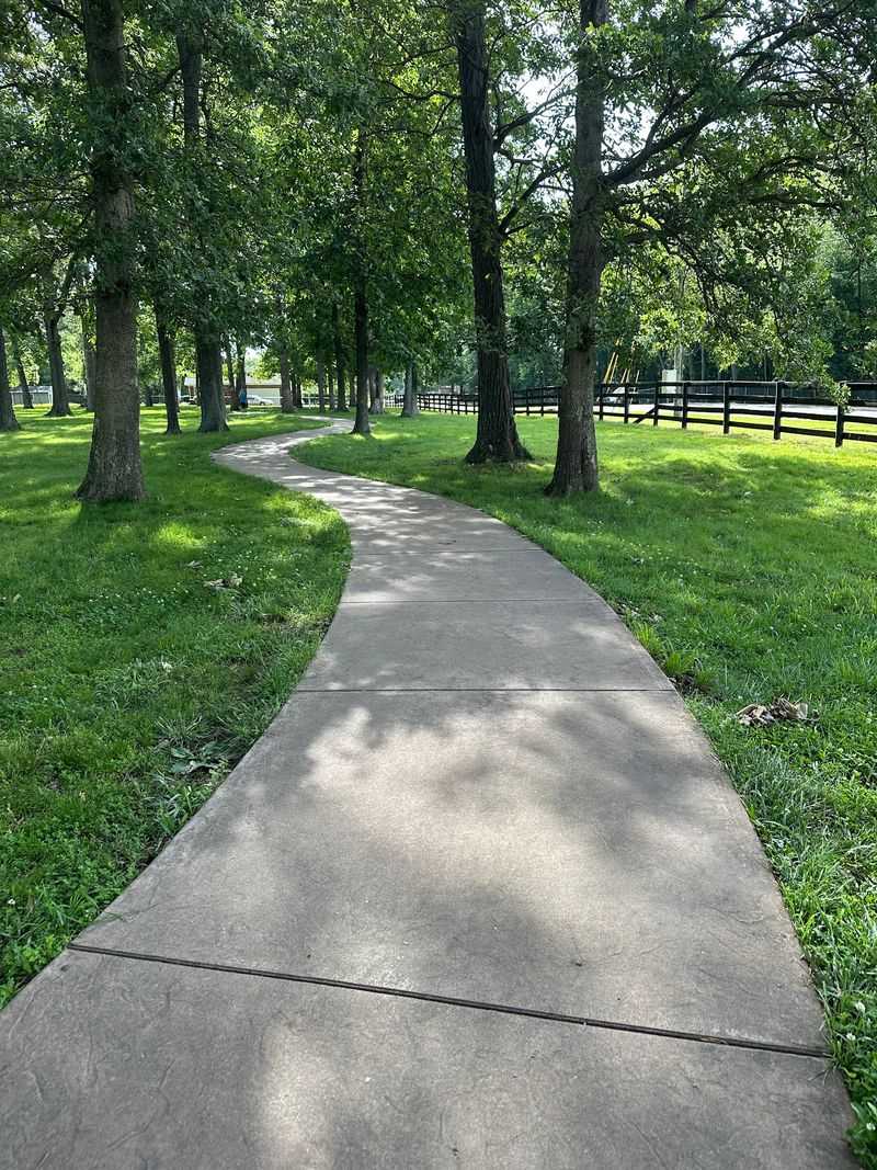 The Most Charming College Town In Kentucky Offers Standout Dining, Shopping, And More - Decor Hint Galleries, Murals, And A Quiet Garden
