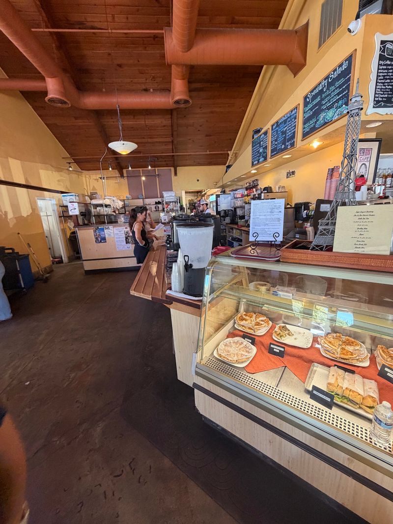 10 Fresno, California Bakeries Locals Keep Coming Back To For Fresh Bread, Pastries And Old-School Sweets - Decor Hint La Boulangerie