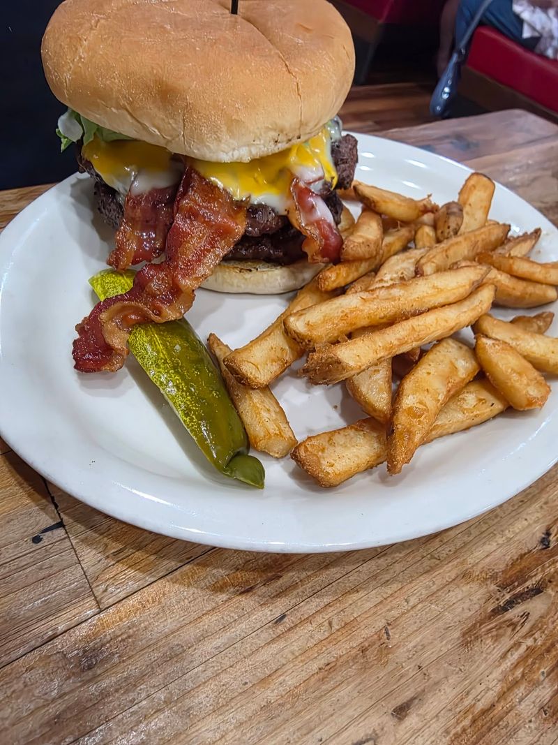 People Are Going Crazy Over The Comforting Meals At This Classic West Virginia Diner - Decor Hint Lunch Goes Full Diner