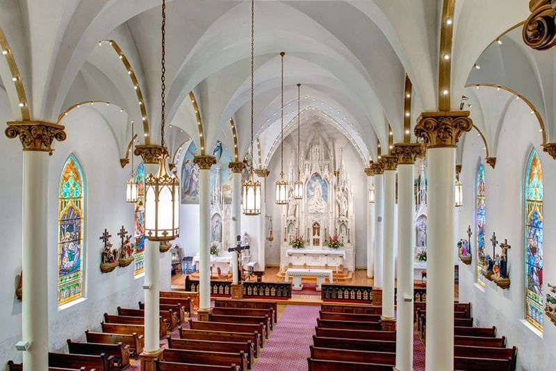 This Historic Tennessee Church Is Filled With Painted Ceilings And Brilliant Stained Glass - Decor Hint Two Thousand Gilded Stars Above