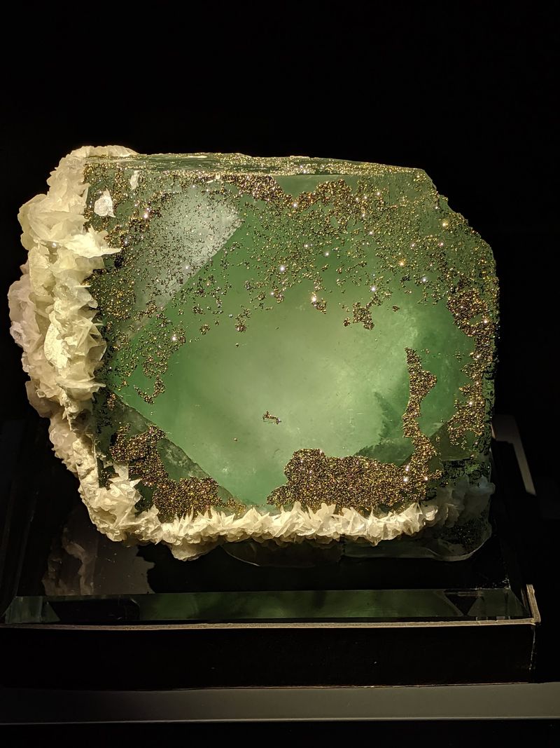 This Connecticut Museum Costs Nothing To Visit But Feels Like A Big-Ticket Attraction - Decor Hint Brilliant Minerals Add Serious Sparkle