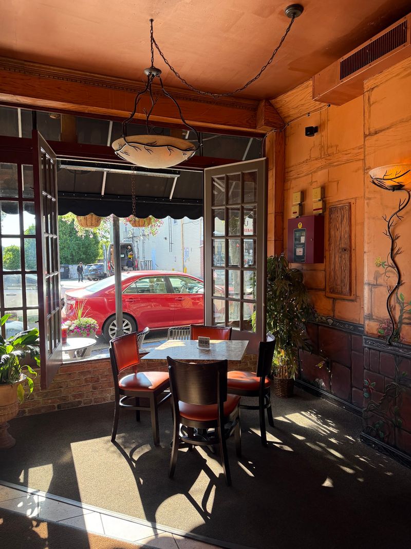 10 Places In Rhode Island Where Tea And Fresh Scones Still Feel Delightfully Old-Fashioned - Decor Hint MainStreet Coffee, East Greenwich