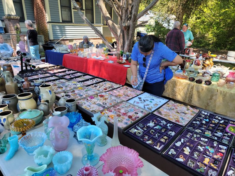Hunt For Vintage Furniture, Collectibles, And One-Of-A-Kind Finds