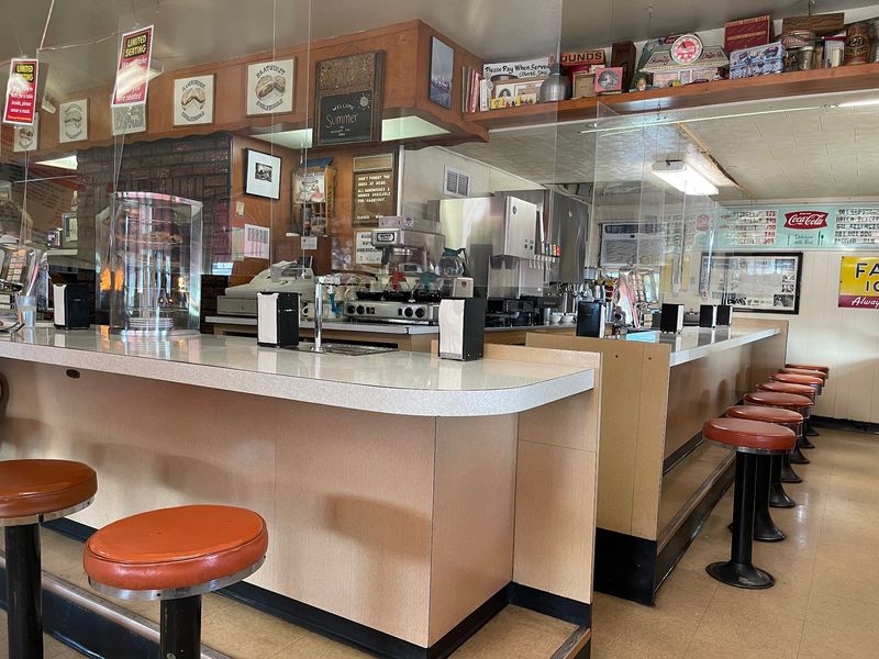 Mickey-Lu Bar-B-Q, Marinette