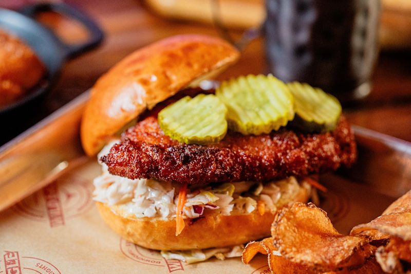 Most People Don'T Know This Humble Ohio Spot Serves One Of The State'S Best Burgers - Decor Hint The Eagle Classic Deserves Your First Order
