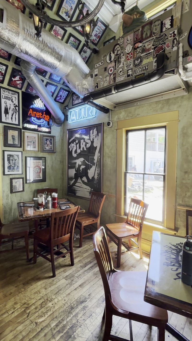 11 Strange And Delicious Tennessee Eateries You Won’t Forget Anytime Soon - Decor Hint Aretha Frankenstein’s, Chattanooga