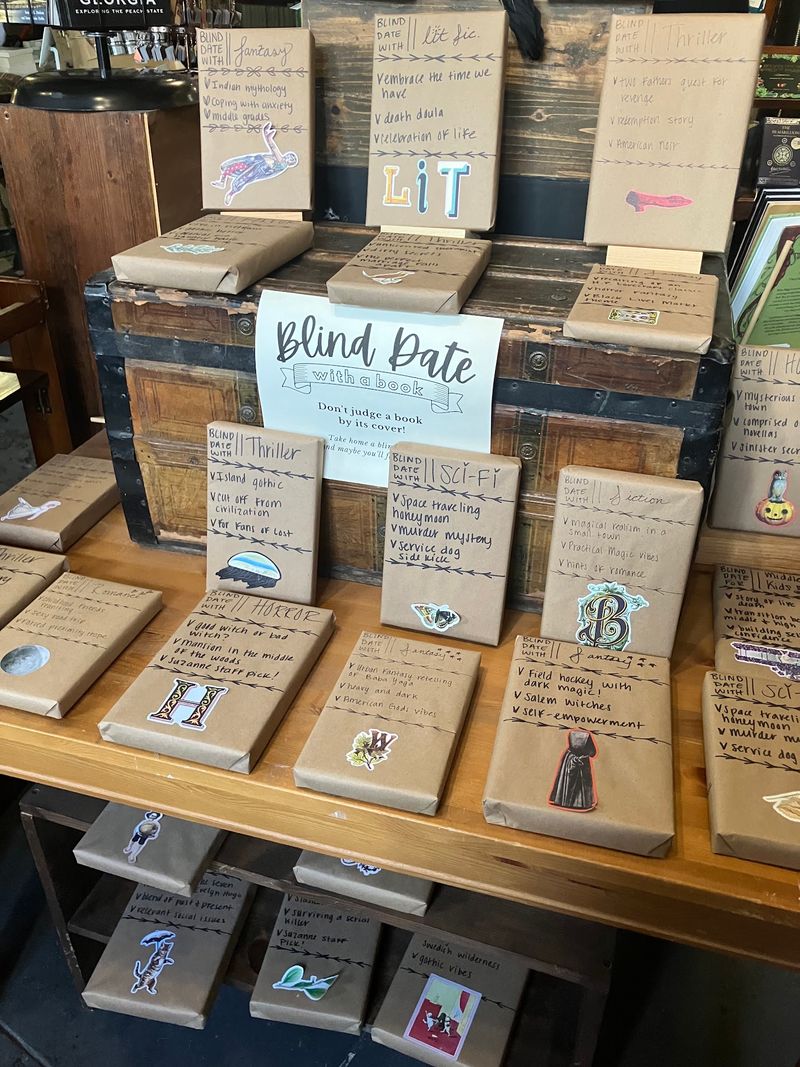 This Georgia Town Is Hiding A Bibliophile's Paradise Filled With Rare And Antiquarian Books - Decor Hint Blind Date With A Book, Wrapped And Waiting