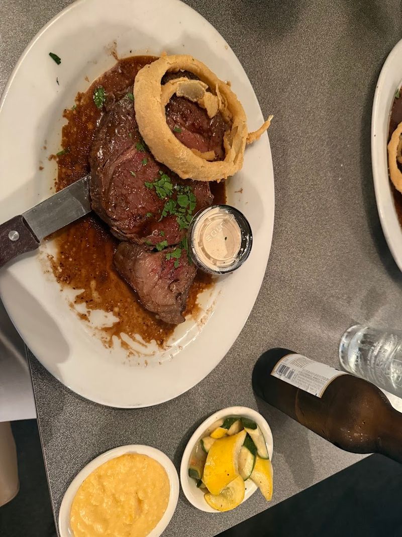 This Casual Restaurant In Georgia Has Seafood So Delicious It'S Worth The Drive - Decor Hint Exceptional Customer Service That Stands Out