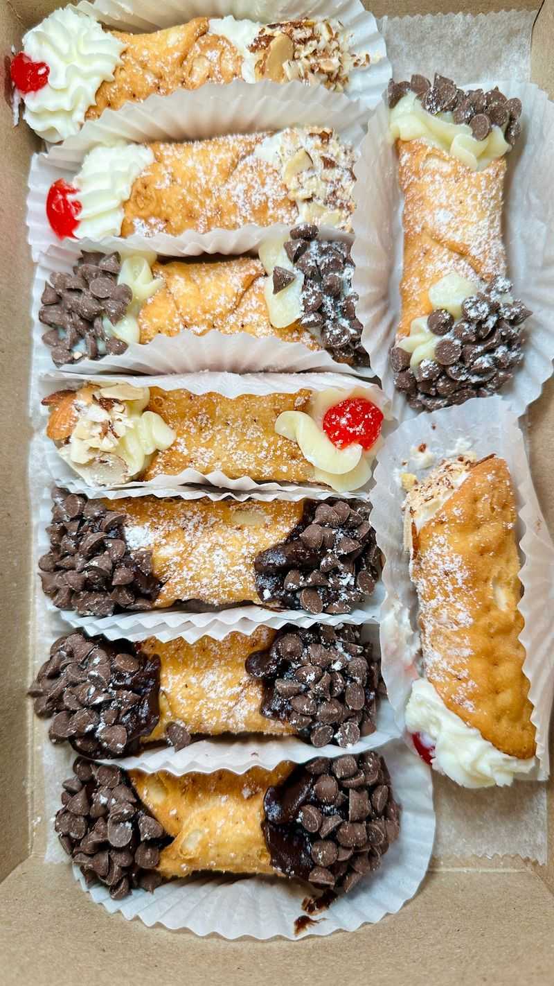 This Connecticut Bakery Has Turned Fresh-Filled Cannoli Into One Of Its Signature Treats - Decor Hint Crisp Shells Meet Creamy Filling