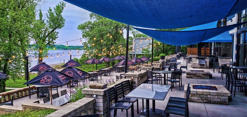 River House Restaurant & Raw Bar