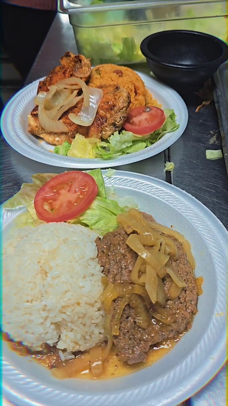 Bistec Encebollado For The Comfort Food Crowd