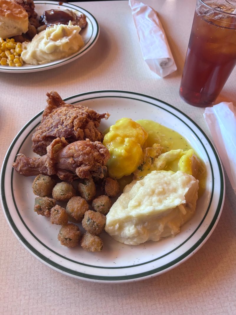 The 10 North Carolina Mountain Diners Where The Same Families Have Cooked For Years - Decor Hint Granny’s Kitchen