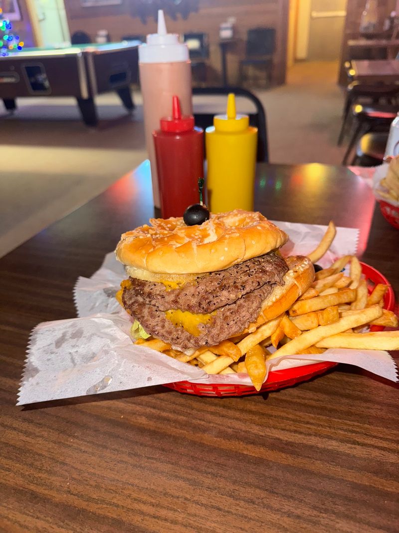 This Nearly 50-Year-Old Idaho Cowboy-Inspired Restaurant Is Cash-Only And Locals Swear By The Food - Decor Hint Big Burgers Are The Order Regulars Mention Again And Again