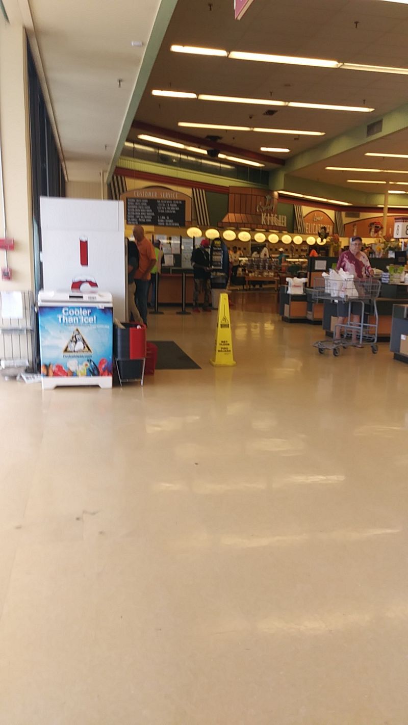 Texas Families Know This Grocery Store Is A Goldmine For Budget Shopping - Decor Hint Quick Trips Without The Crowds