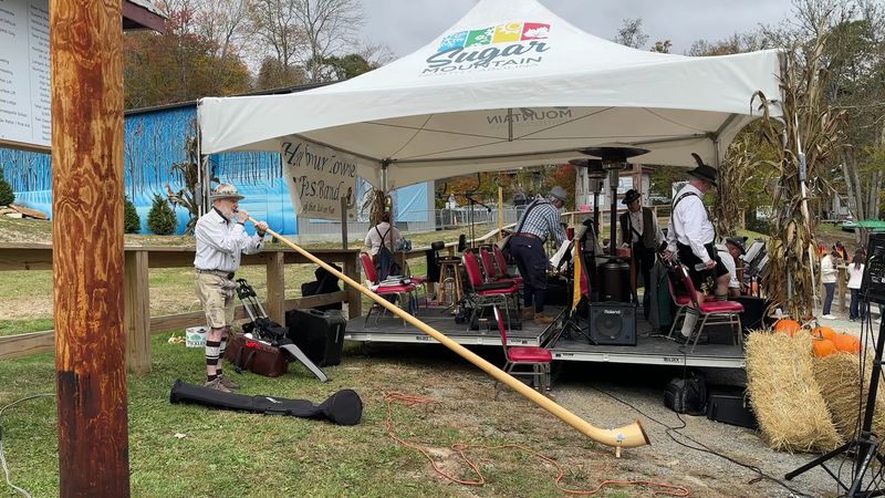 This North Carolina Mountain Festival Turns Oktoberfest Into A Full Weekend Of Fall Fun - Decor Hint Bring The Kids For Hayrides And A Full Family Fun Area
