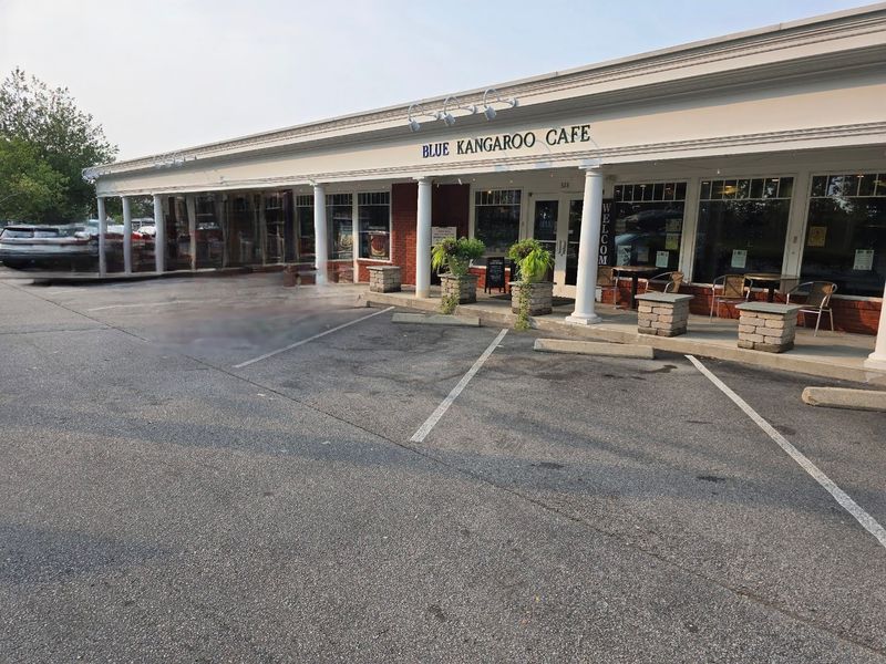 10 Places In Rhode Island Where Tea And Fresh Scones Still Feel Delightfully Old-Fashioned - Decor Hint Blue Kangaroo Café, Barrington