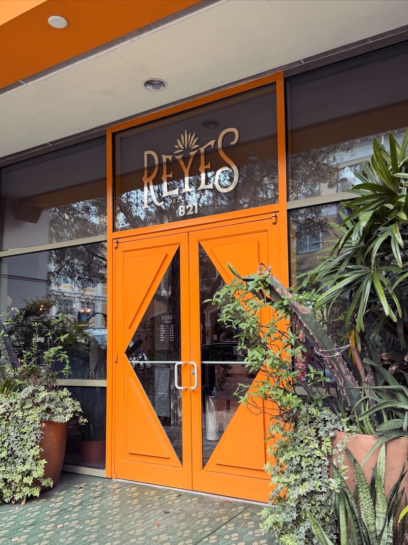 Reyes Mezcaleria, Orlando